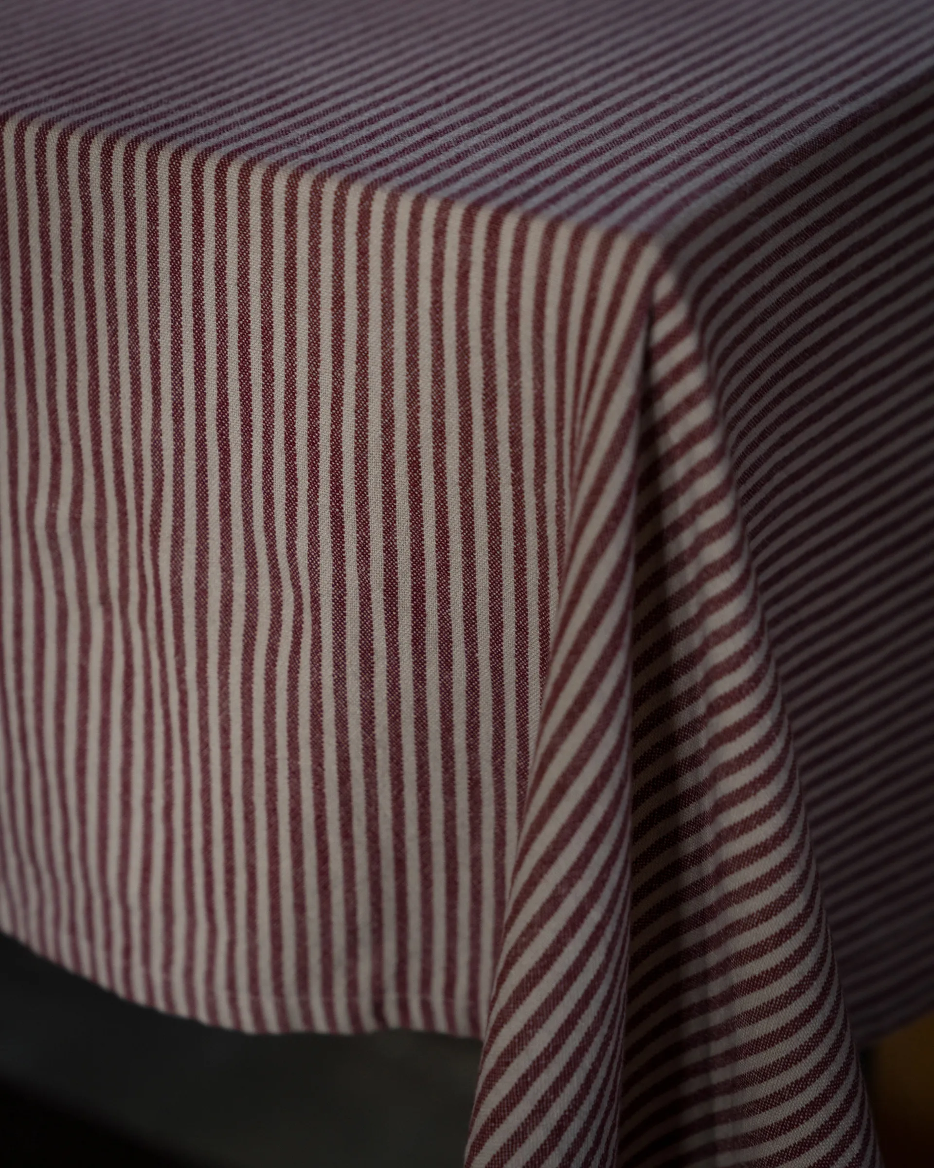 Ernst Tischdecke schmale Streifen 145x300 cm, Rot-beige ERNST