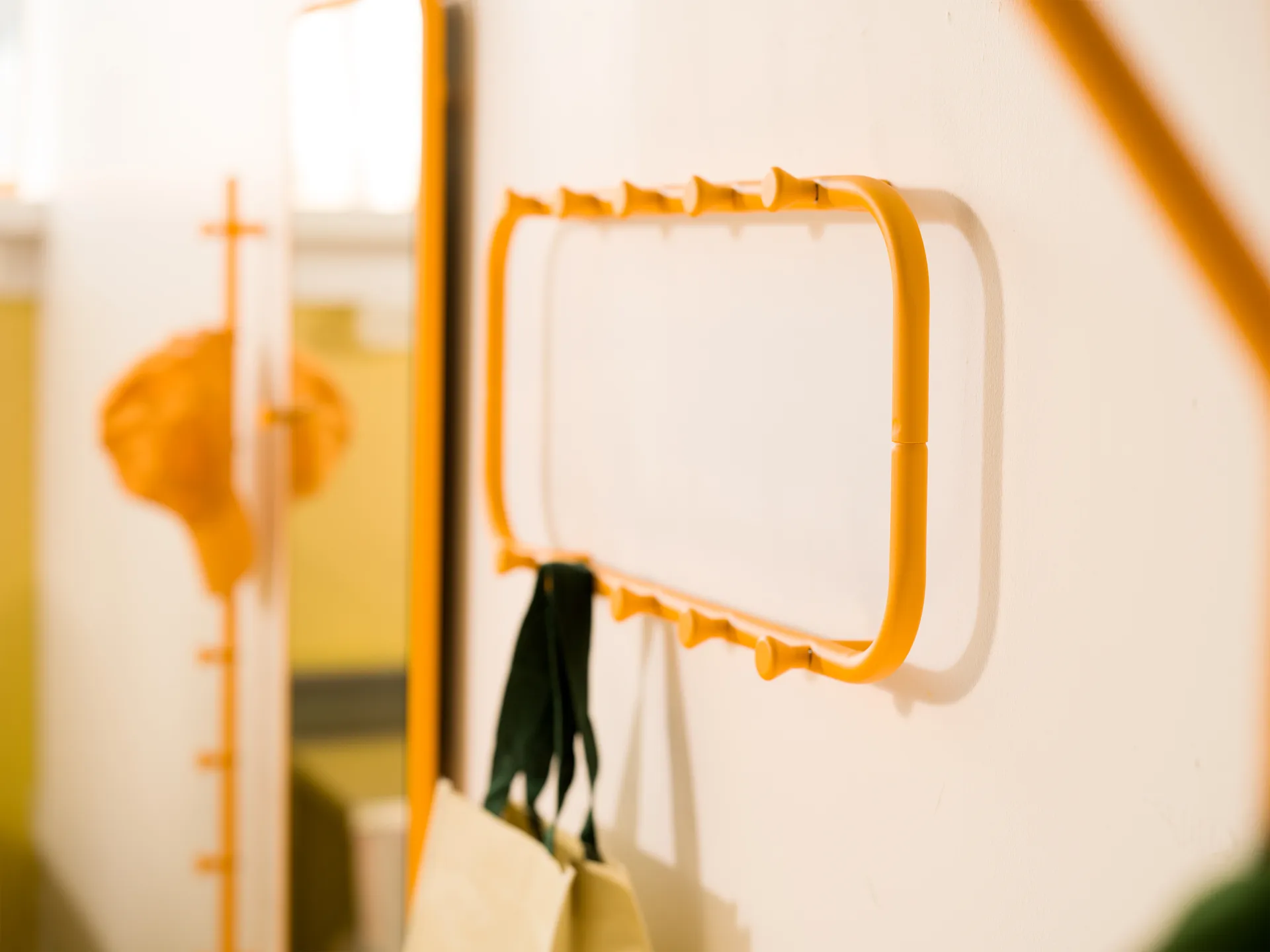 Classic Garderobenständer 100 cm, Sun yellow Essem Design