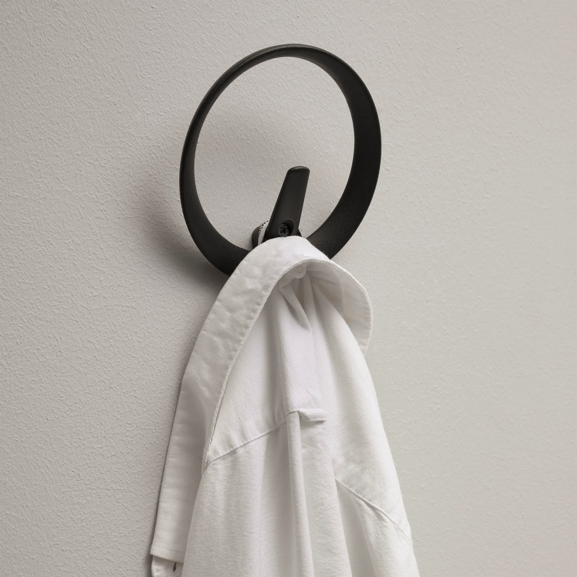 Gloria Wandhaken, Schwarz Essem Design