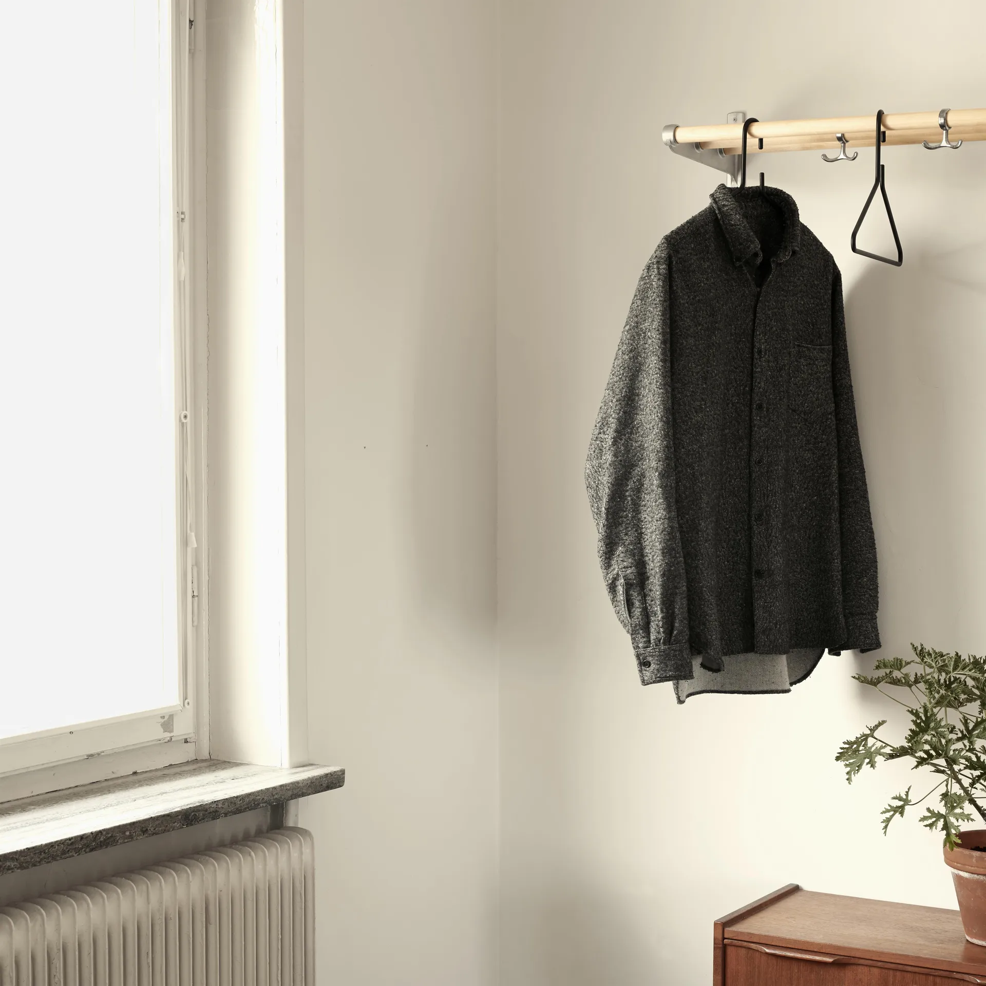 Nostalgi Sko- eller Hutregal, Birke, Aluminiumgestell Essem Design