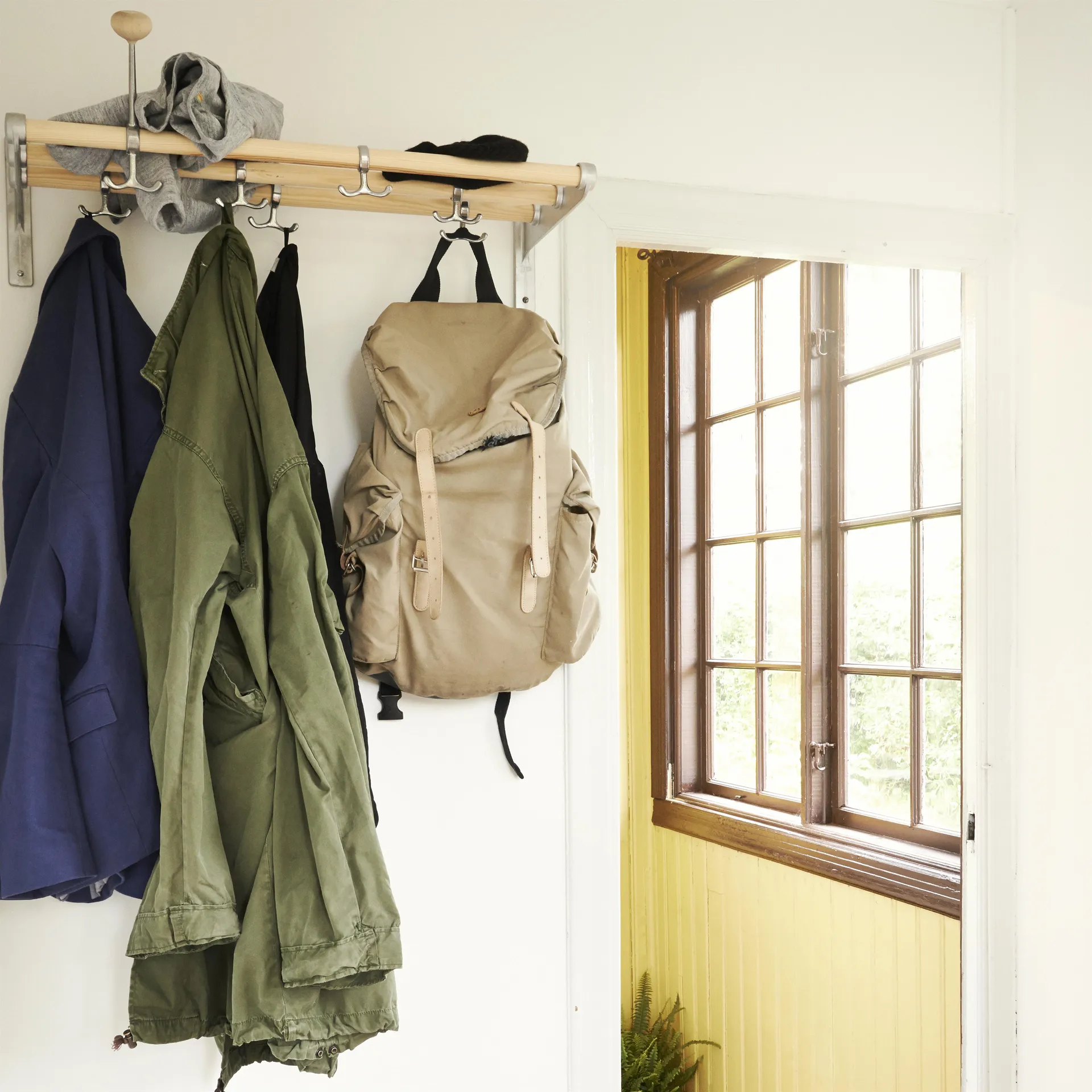 Nostalgi Sko- eller Hutregal, Birke, Aluminiumgestell Essem Design