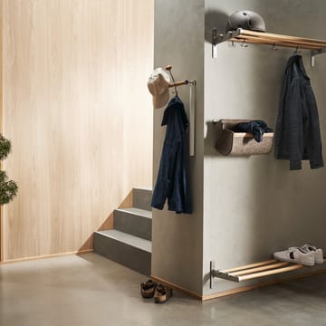 Nostalgi Sko- eller Hutregal - Messing, Gestell schwarz - Essem Design