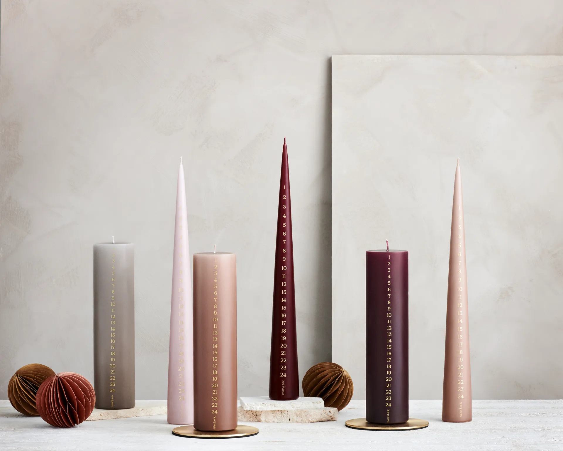 ester & erik Kalenderkerze 25cm, 22 linen grey ester & erik