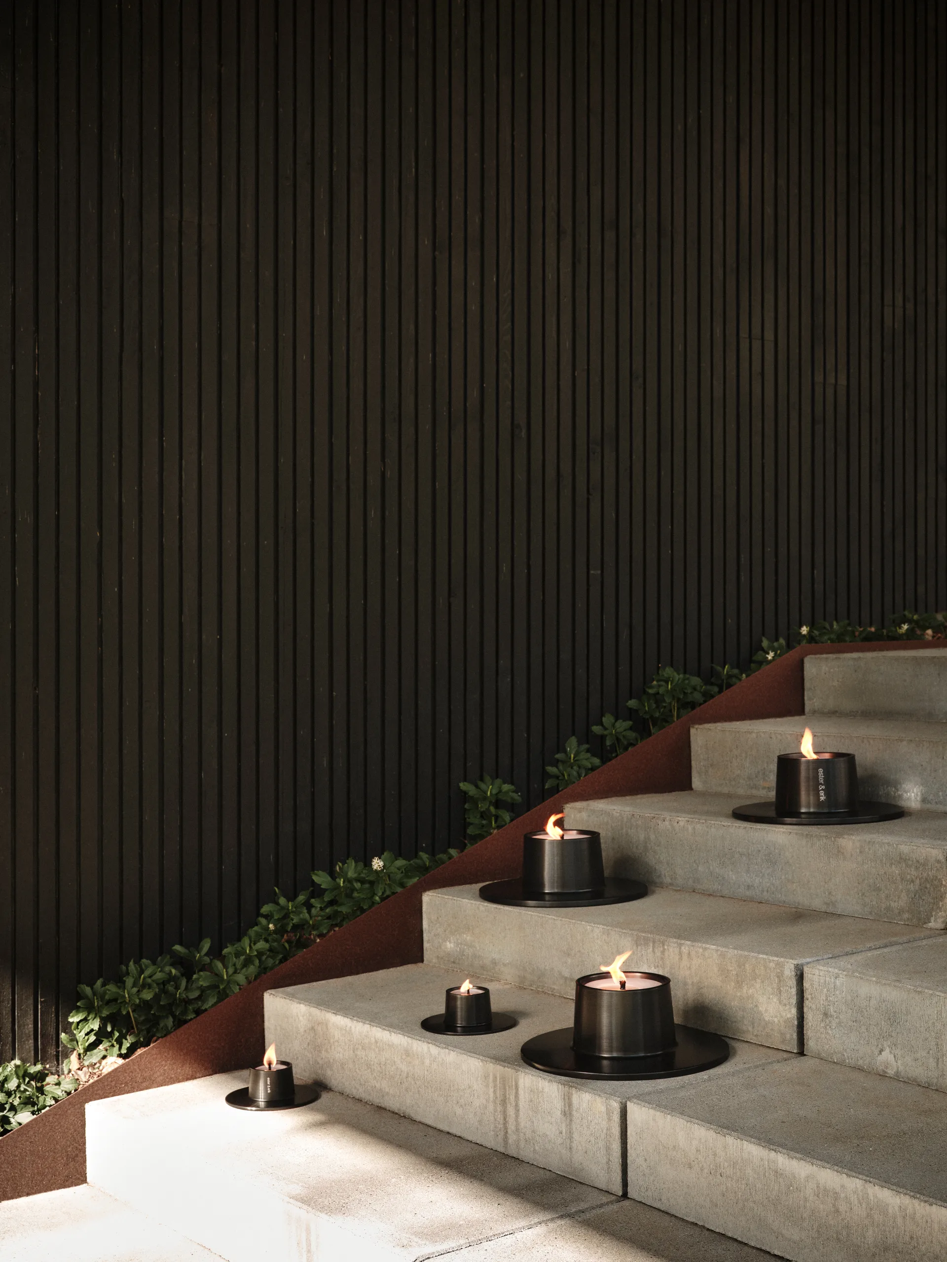 ester & erik Outdoor-Kerzenhalter large 32,3 cm, Black ester & erik