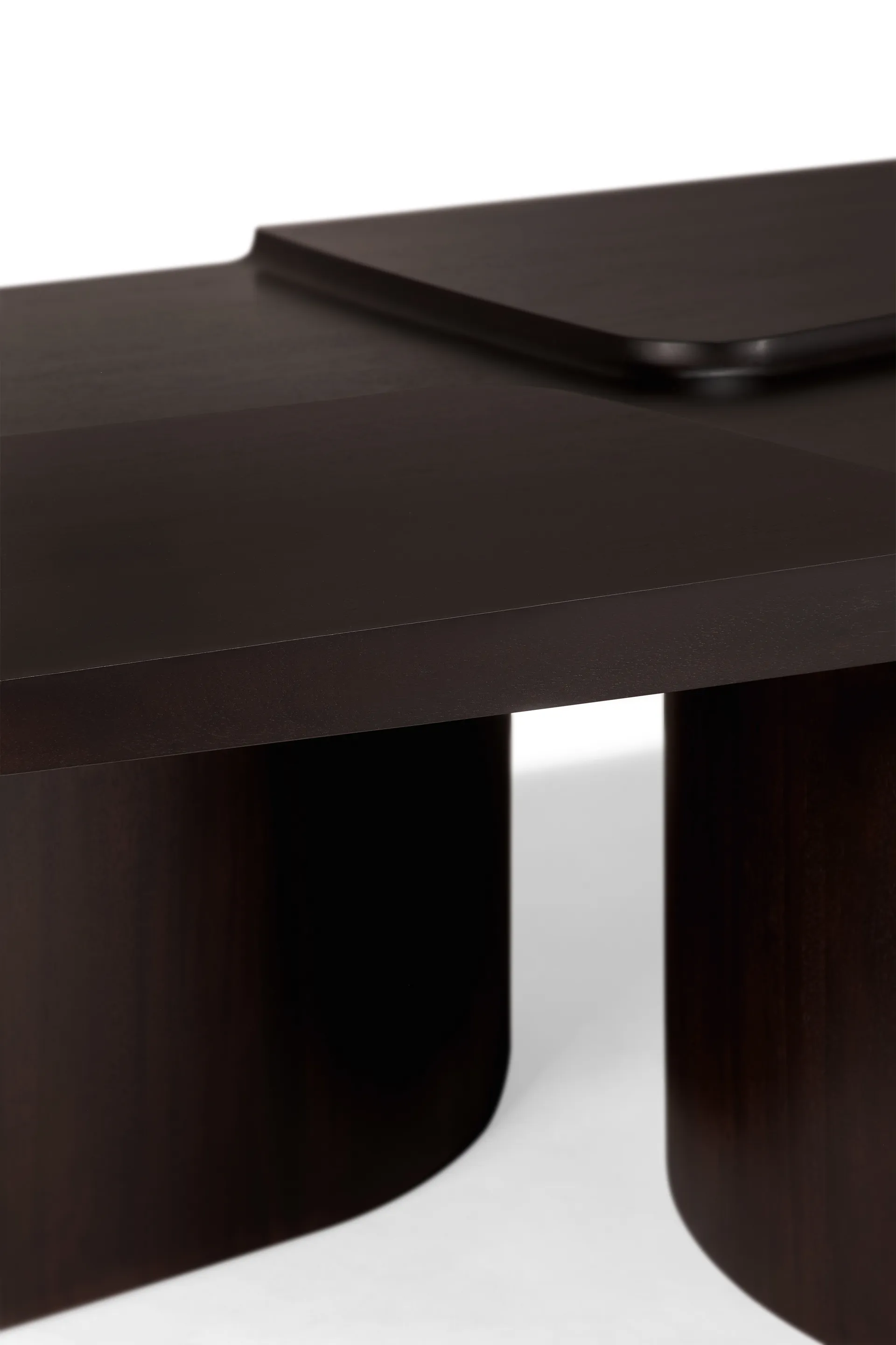 Brutalist Couchtisch, Rose brown mahogany, 143x75 cm Ethnicraft