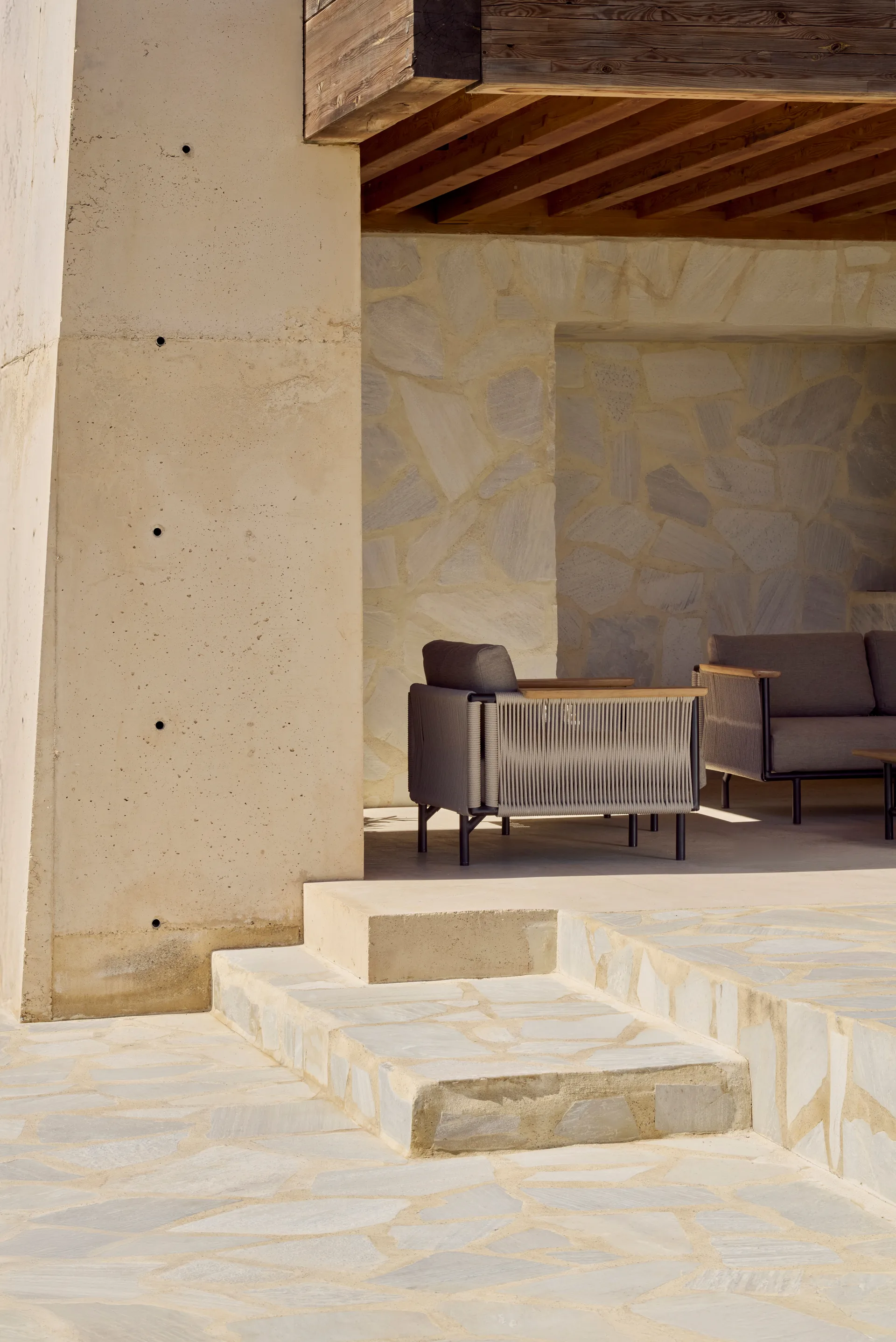 Corbey Outdoor Loungestuhl mit Kissen, Aluminium black-Oyster Ethnicraft