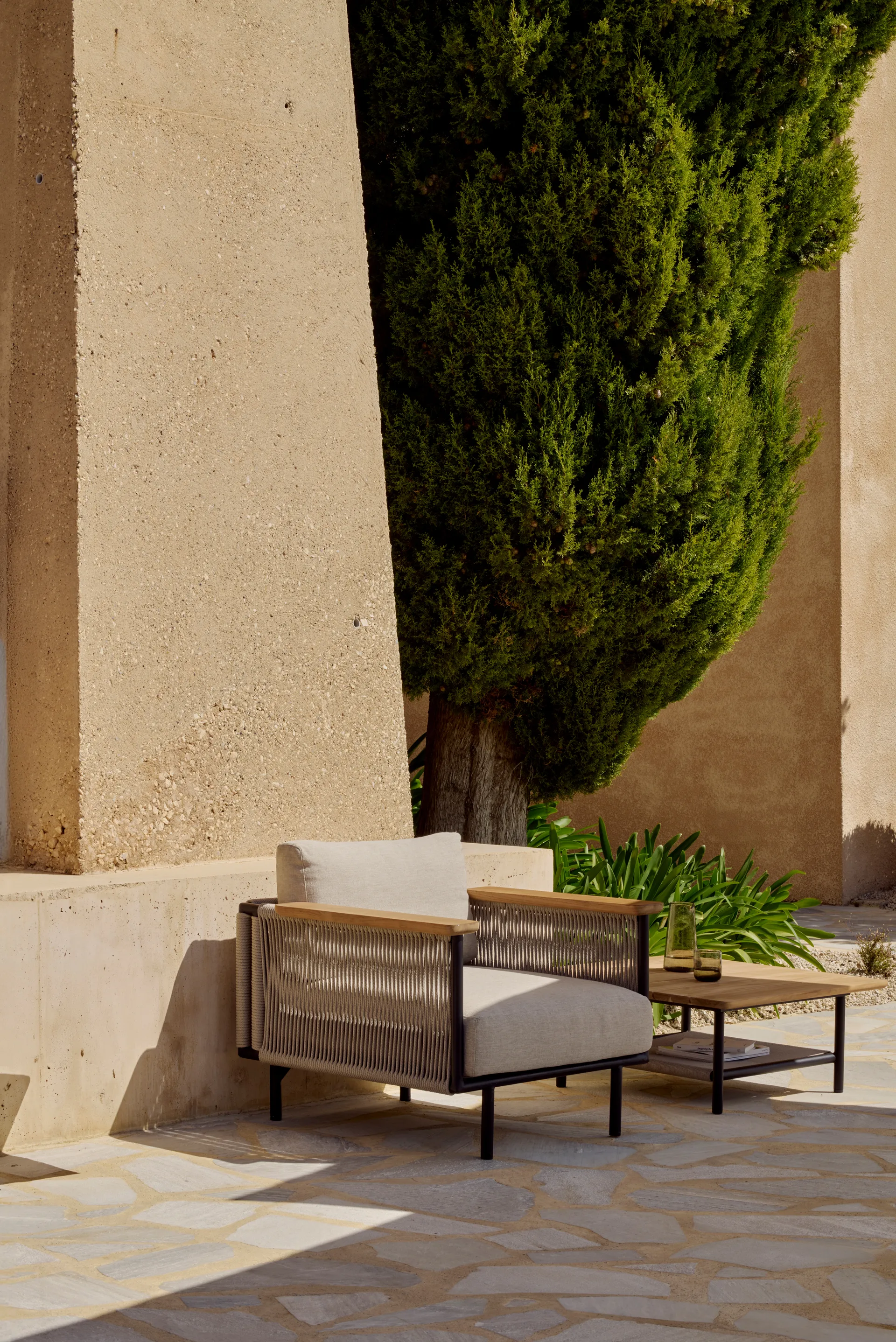 Corbey Outdoor Loungestuhl mit Kissen, Aluminium black-Oyster Ethnicraft