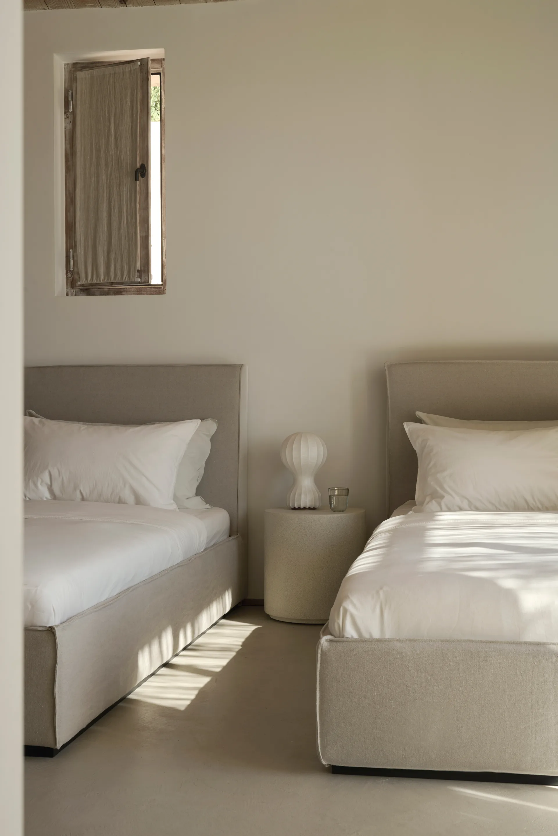 Elements Couchtisch Ø40 cm, Off-white Ethnicraft