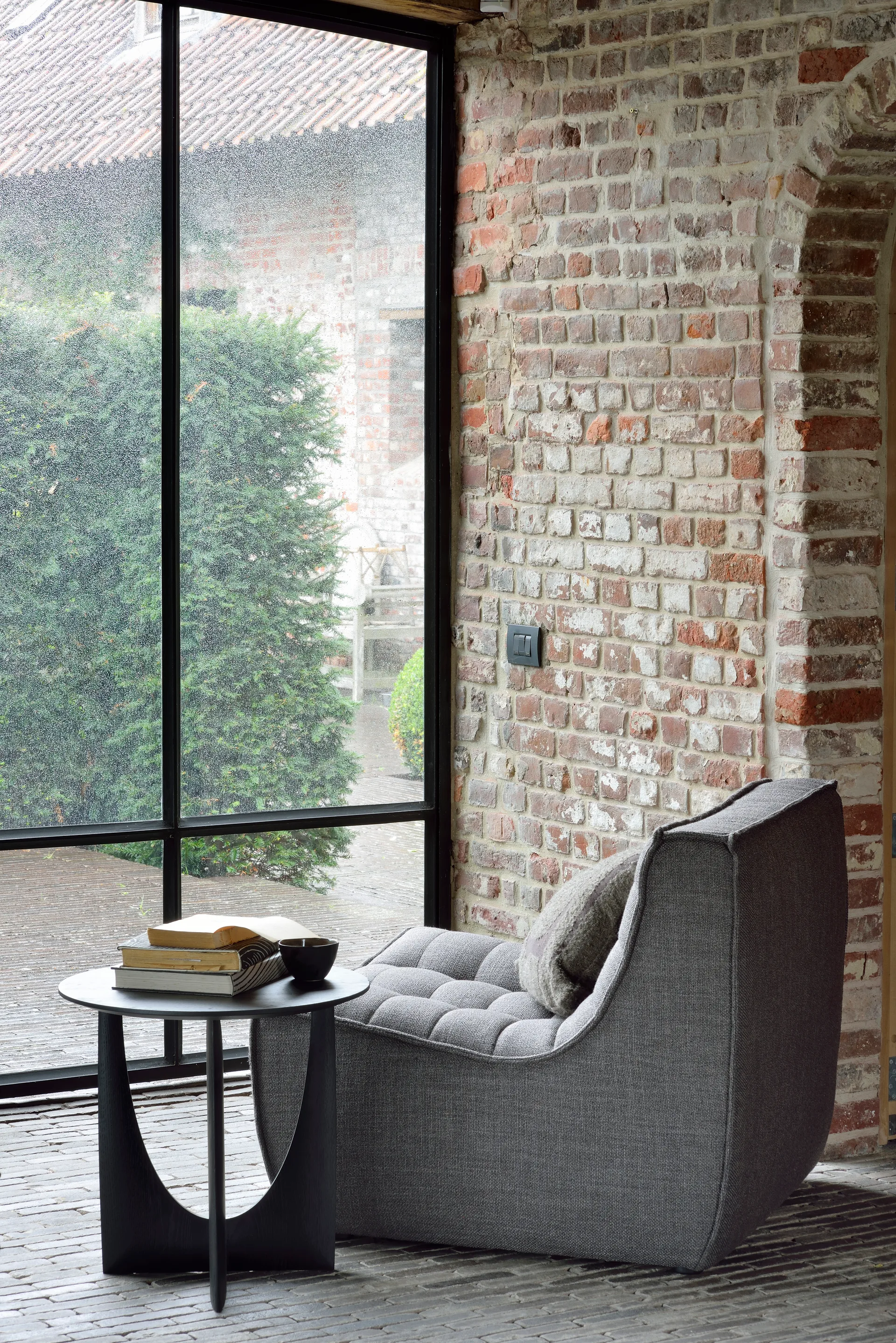 geometrische Beistelltisch, Schwarze Eiche Ø51 Ethnicraft