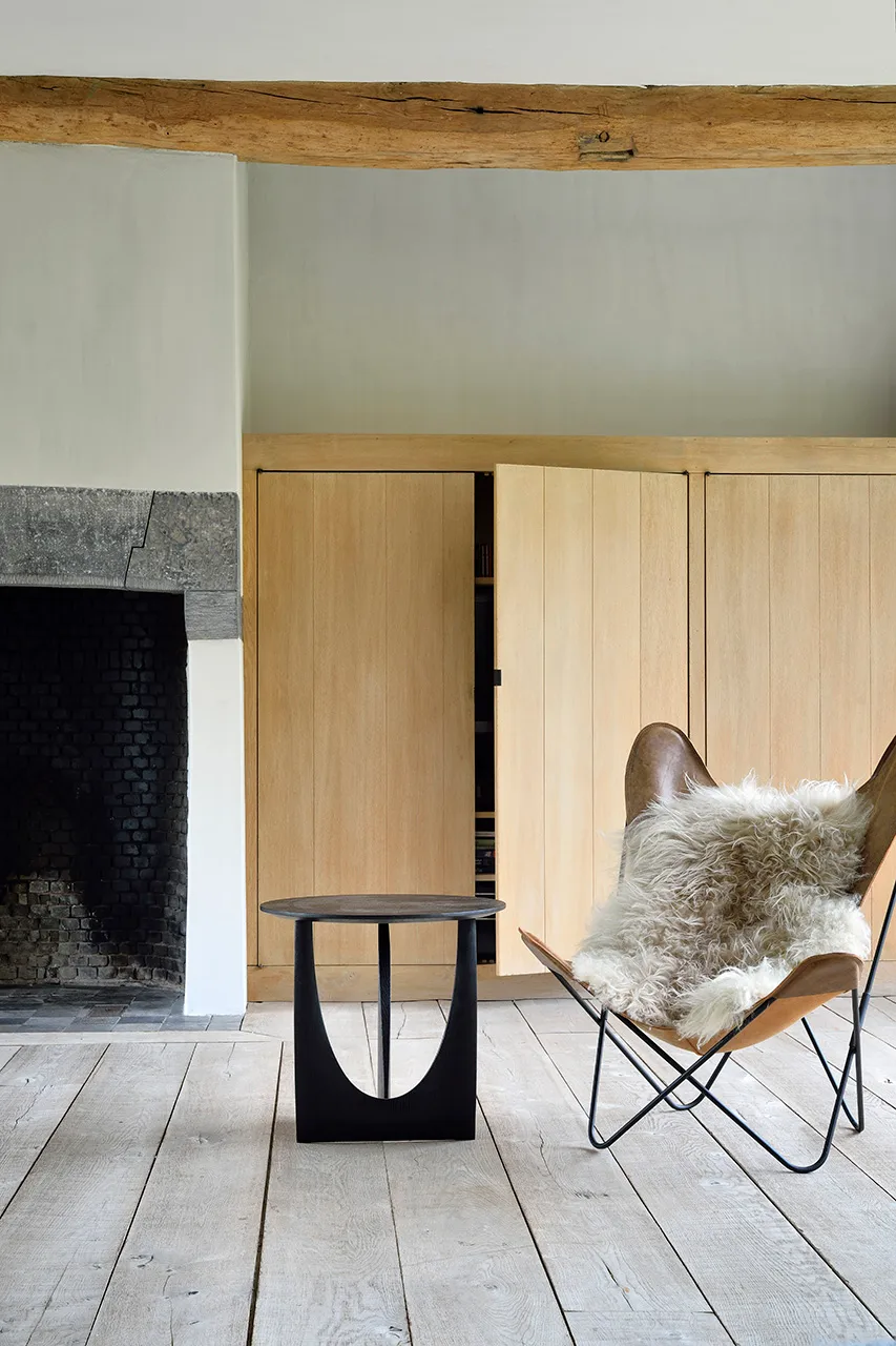 geometrische Beistelltisch, Schwarze Eiche Ø51 Ethnicraft