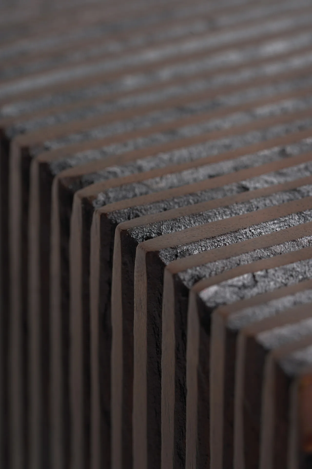 Grooves Buchstütze 2er Pack, Mahogany dark brown Ethnicraft