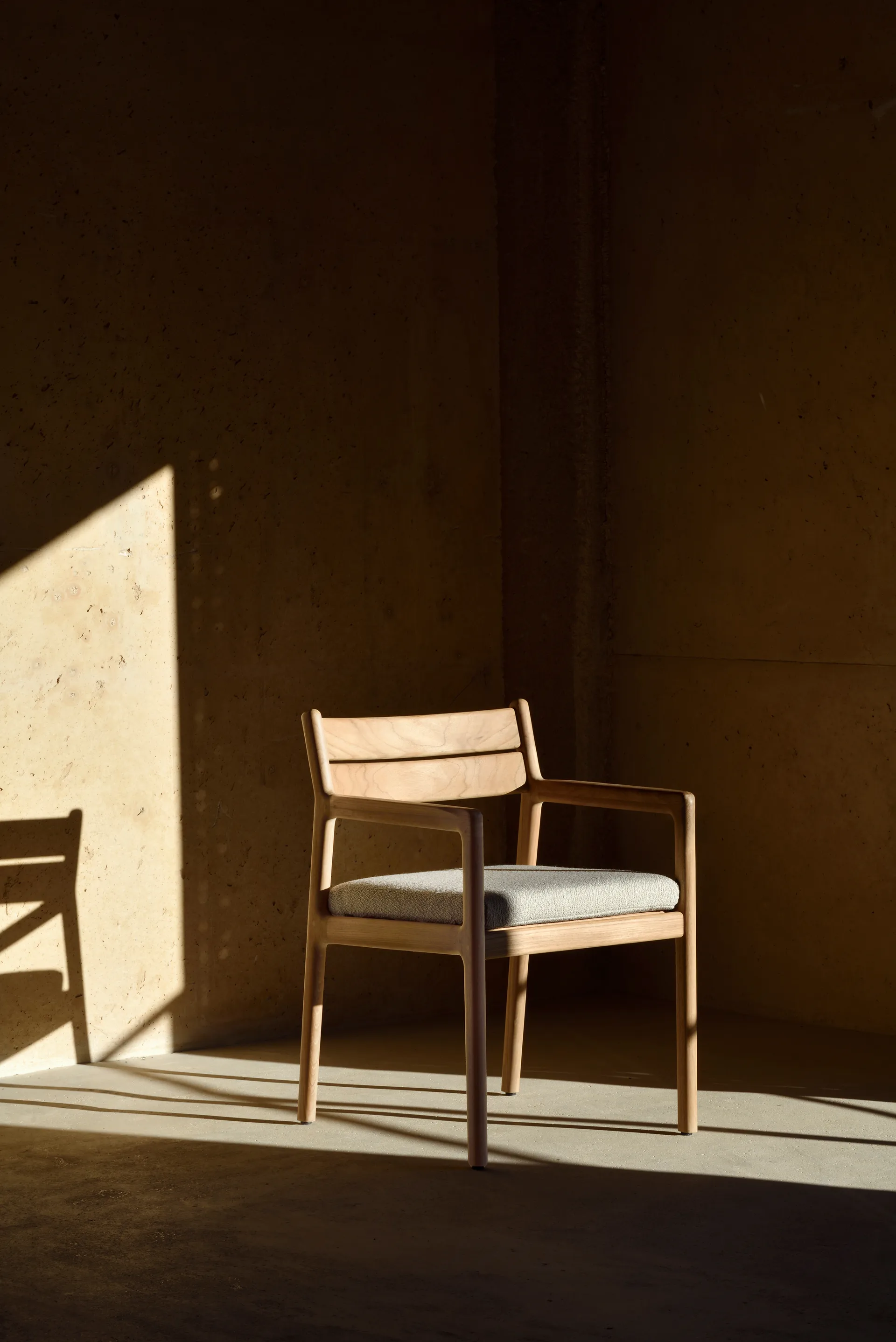 Jack Outdoor Dining Armstuhl, Natural Ethnicraft