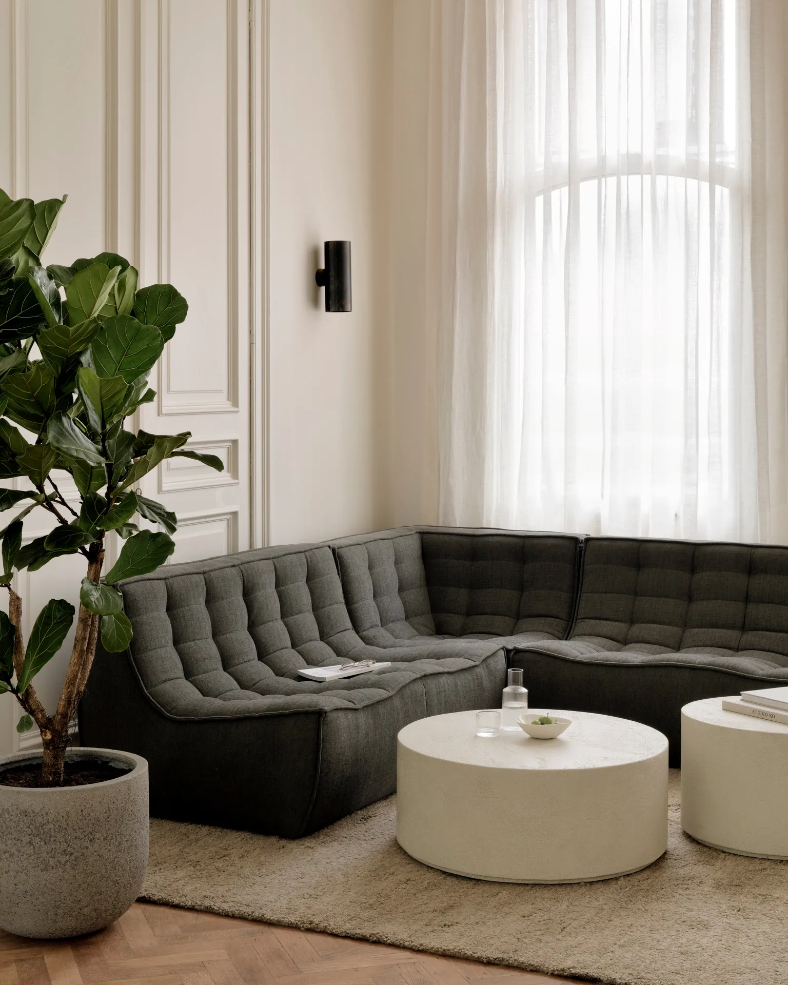 N701 Modulare Ecksofa mit abgerundeter Ecke, Stoff Moss Eco, 301x171 cm,  Ethnicraft