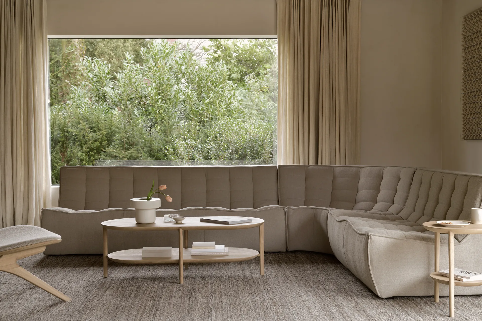 N701 Modularecksofa mit abgerundeter Ecke, Stoff Ecru Beige, 301x171 cm Ethnicraft