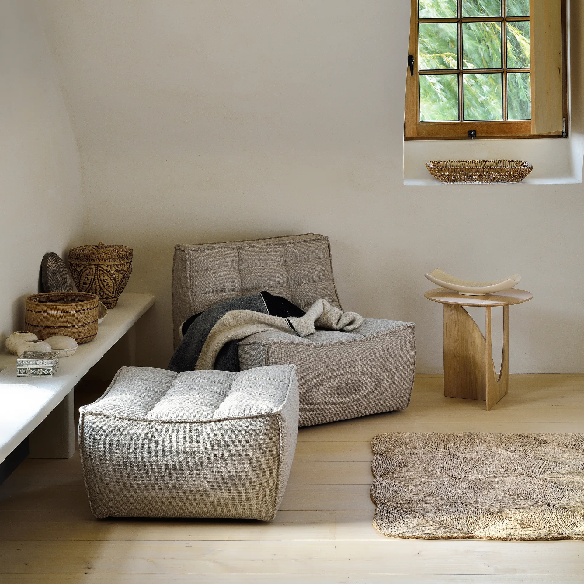 N701 Sofa, Stoff beige Ethnicraft