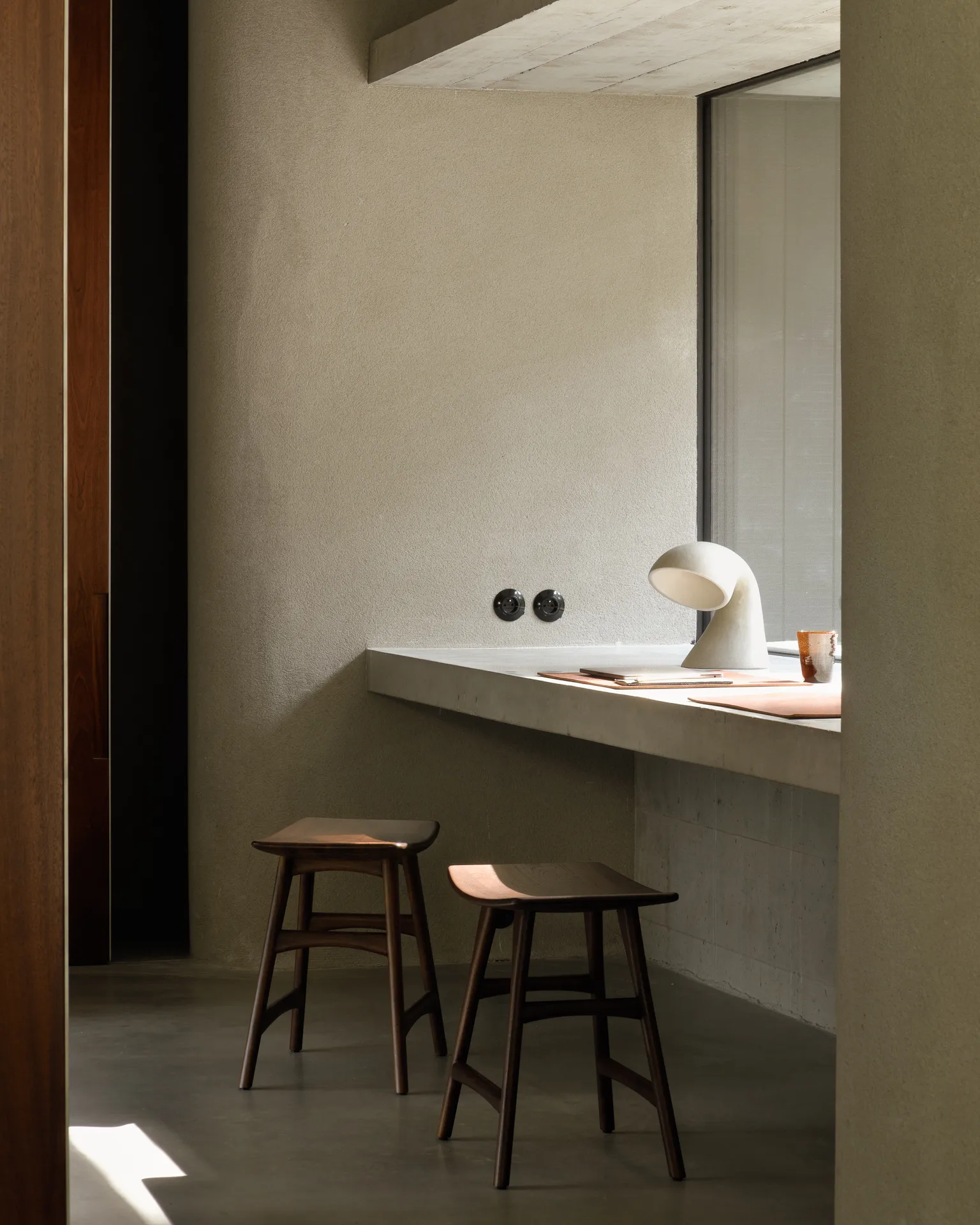 Osso Hocker 48x50 cm, Lackiertes Teak Brown Ethnicraft