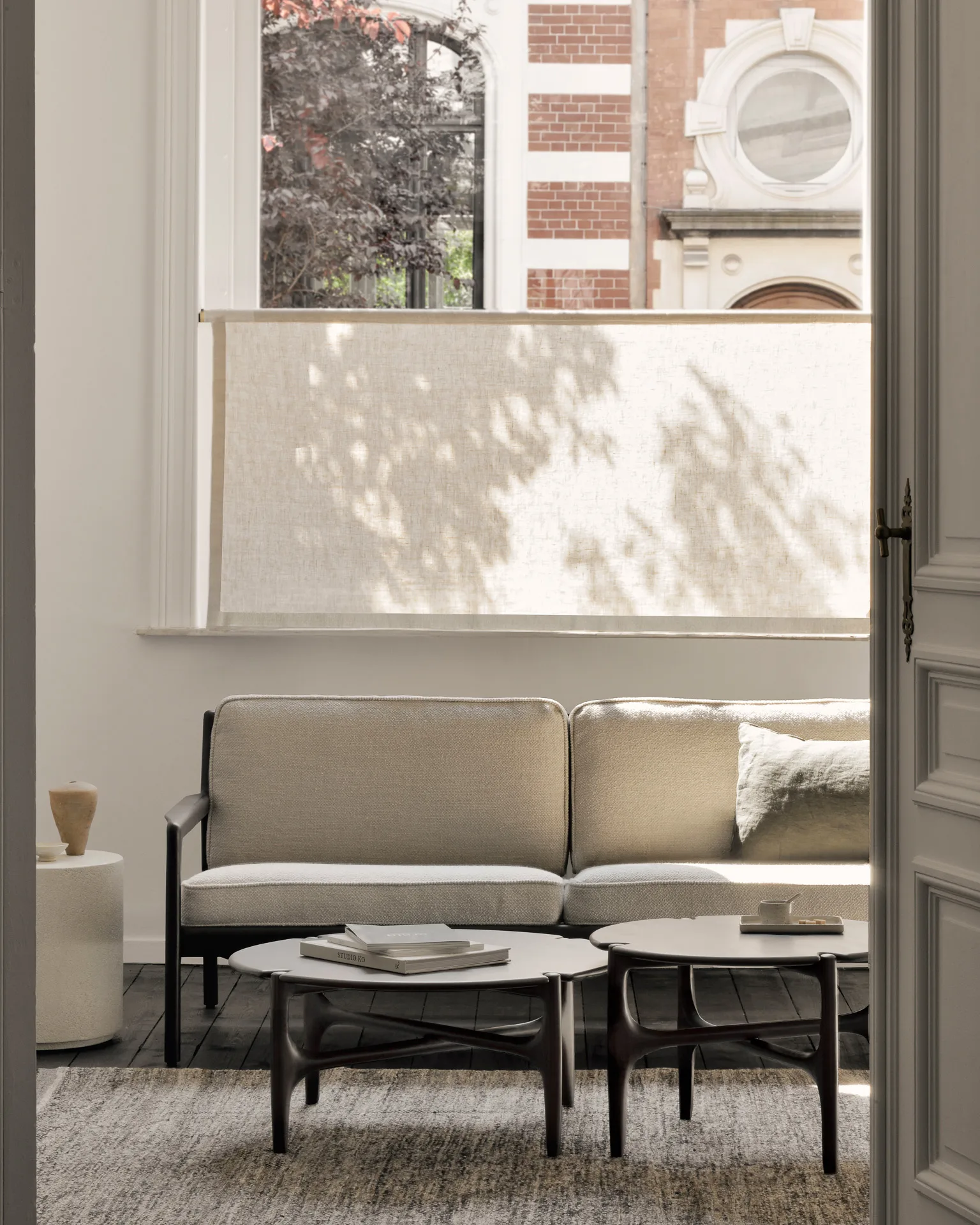 PI Sofatisch Ø65 cm, Lackiertes Mahagony Ethnicraft