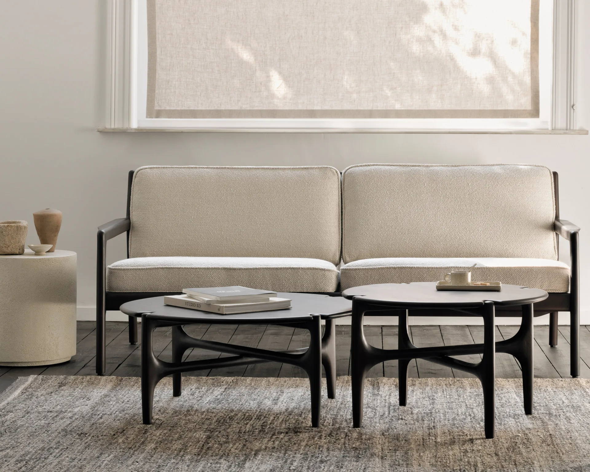 PI Sofatisch Ø80 cm, Lackiertes Mahagony Ethnicraft