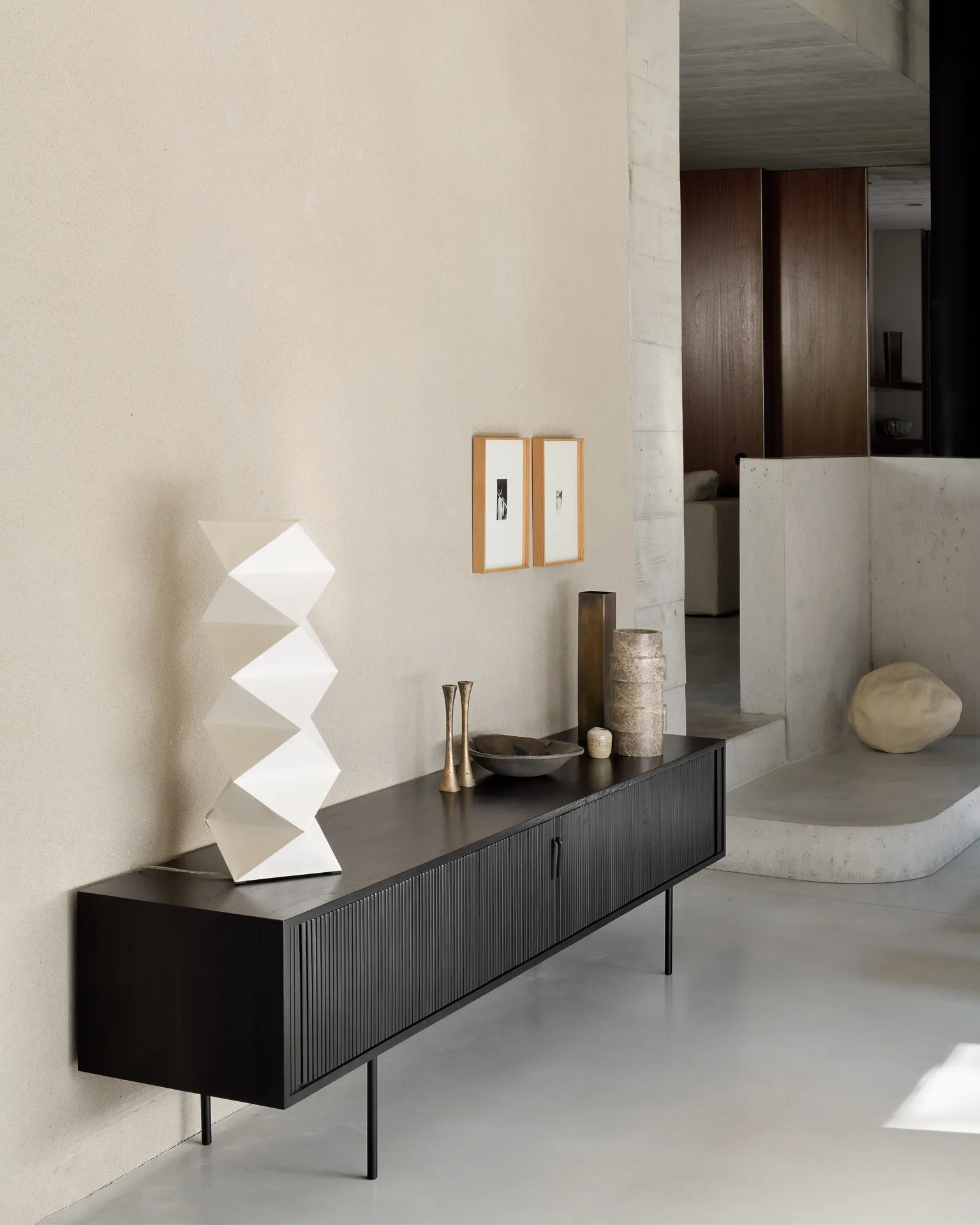 Roller Max TV-bänk, Lackierte teak-svart im 2-teilig Ethnicraft