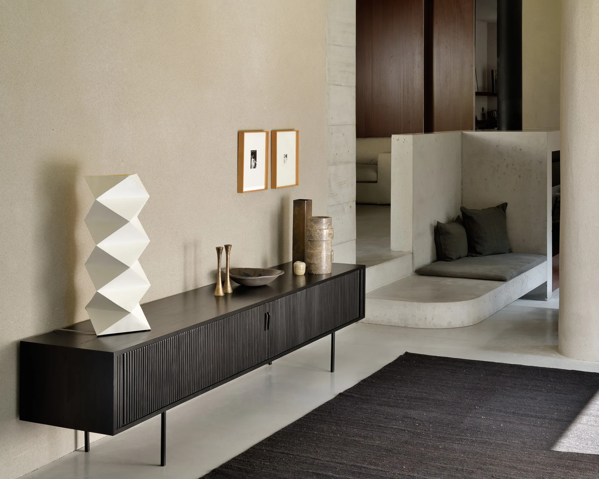 Roller Max TV-bänk, Lackierte teak-svart im 2-teilig Ethnicraft