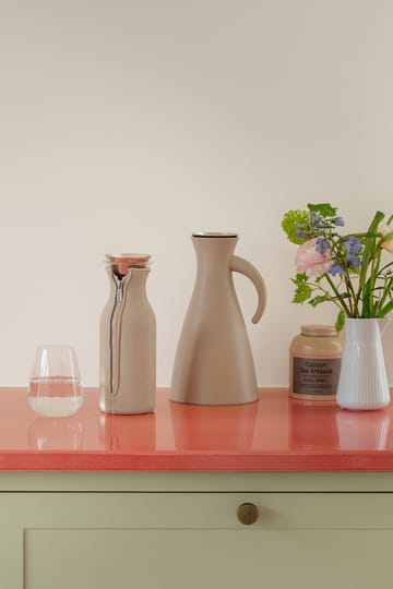 Eva Solo Kühlschrank-Karaffe mit gewebtem Überzug - Caramel cream - Eva Solo