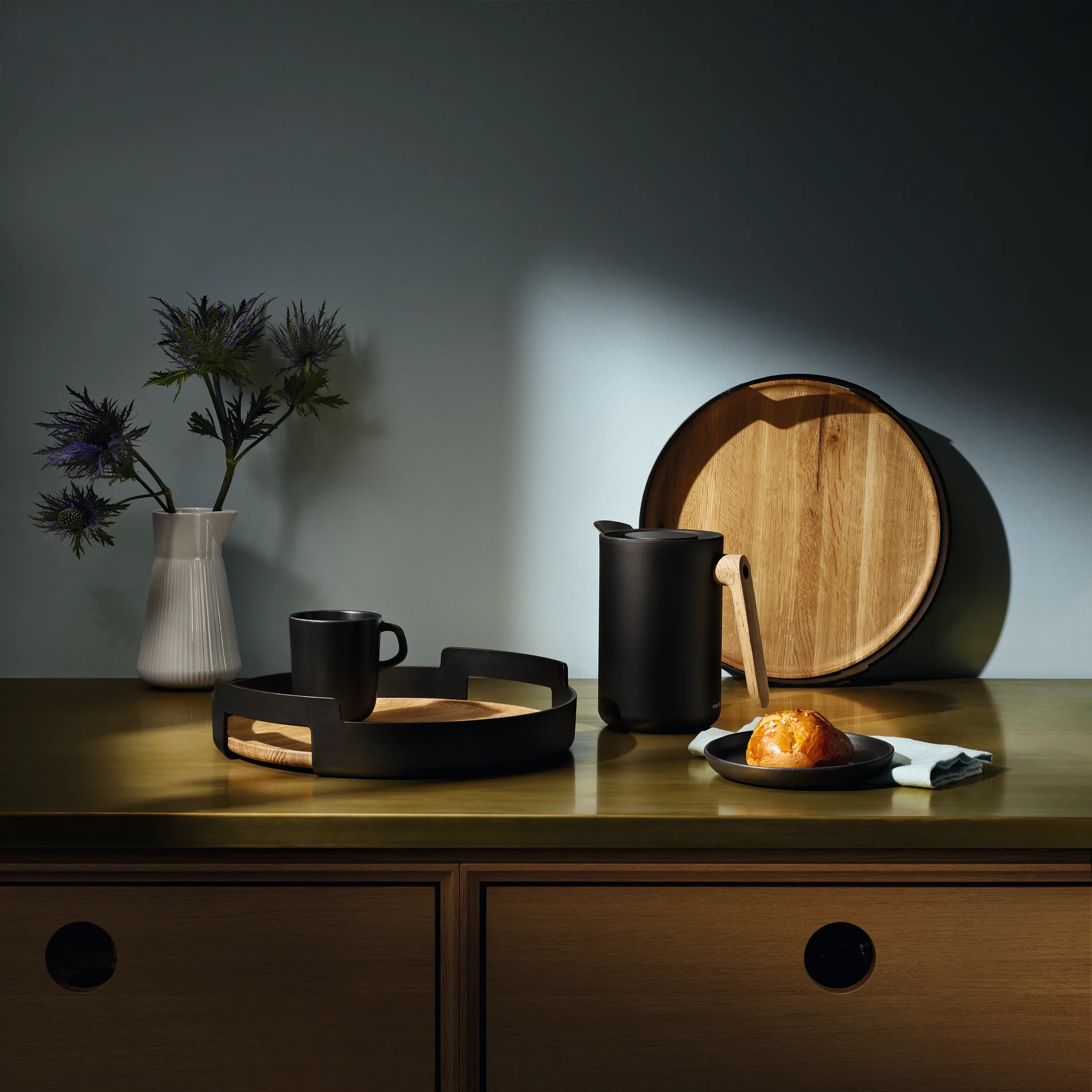 Nordic Kitchen Serviertablett, Schwarz, Ø35cm Eva Solo