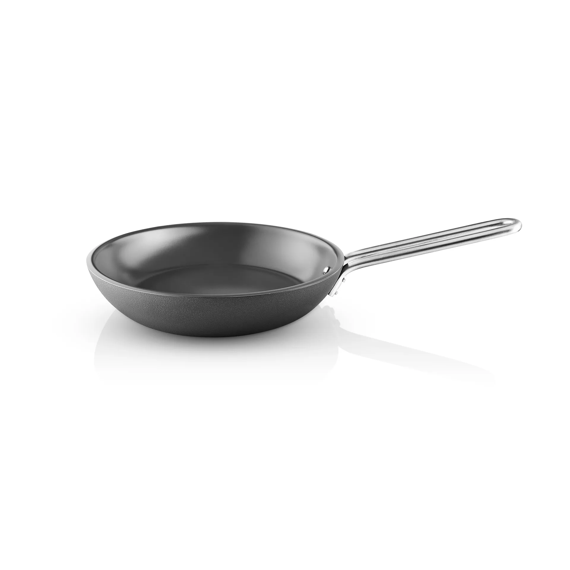 Professional Laser Titanium Slip-Let Bratpfanne, Black, Ø24 cm Eva Solo