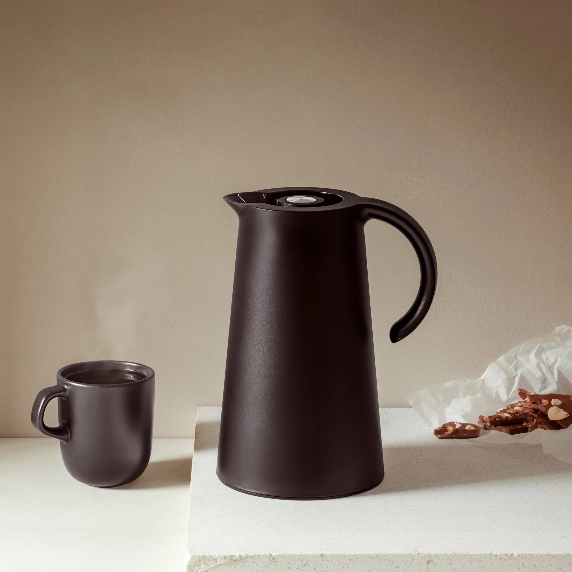 Rise Thermoskanne 1 L, Black Eva Solo