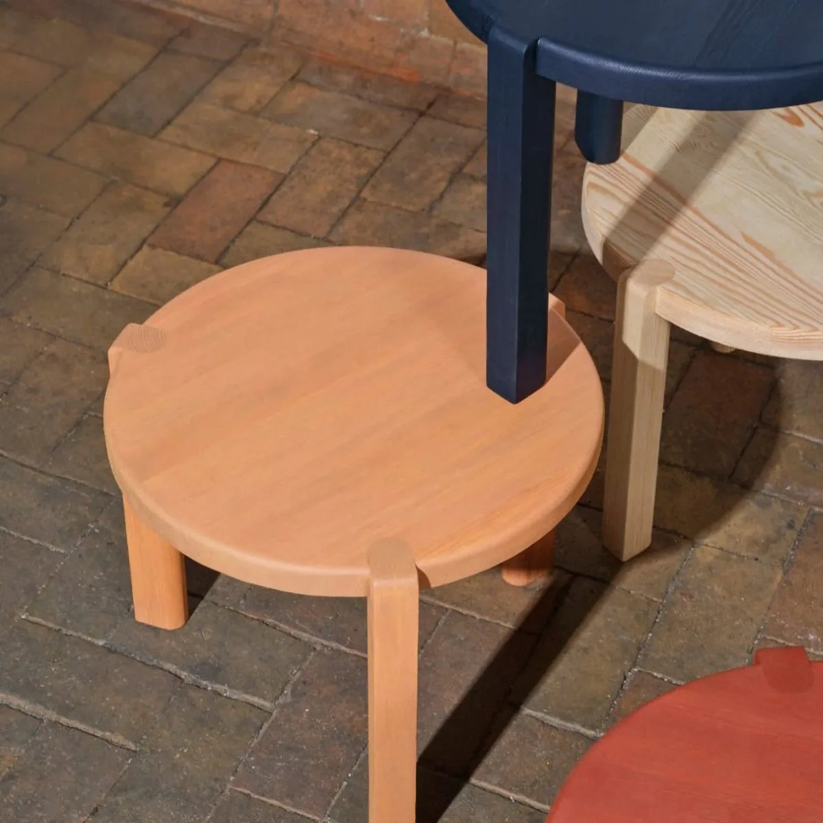 D108 Ragnesminde Couchtisch Ø48 cm, Peach FDB Møbler