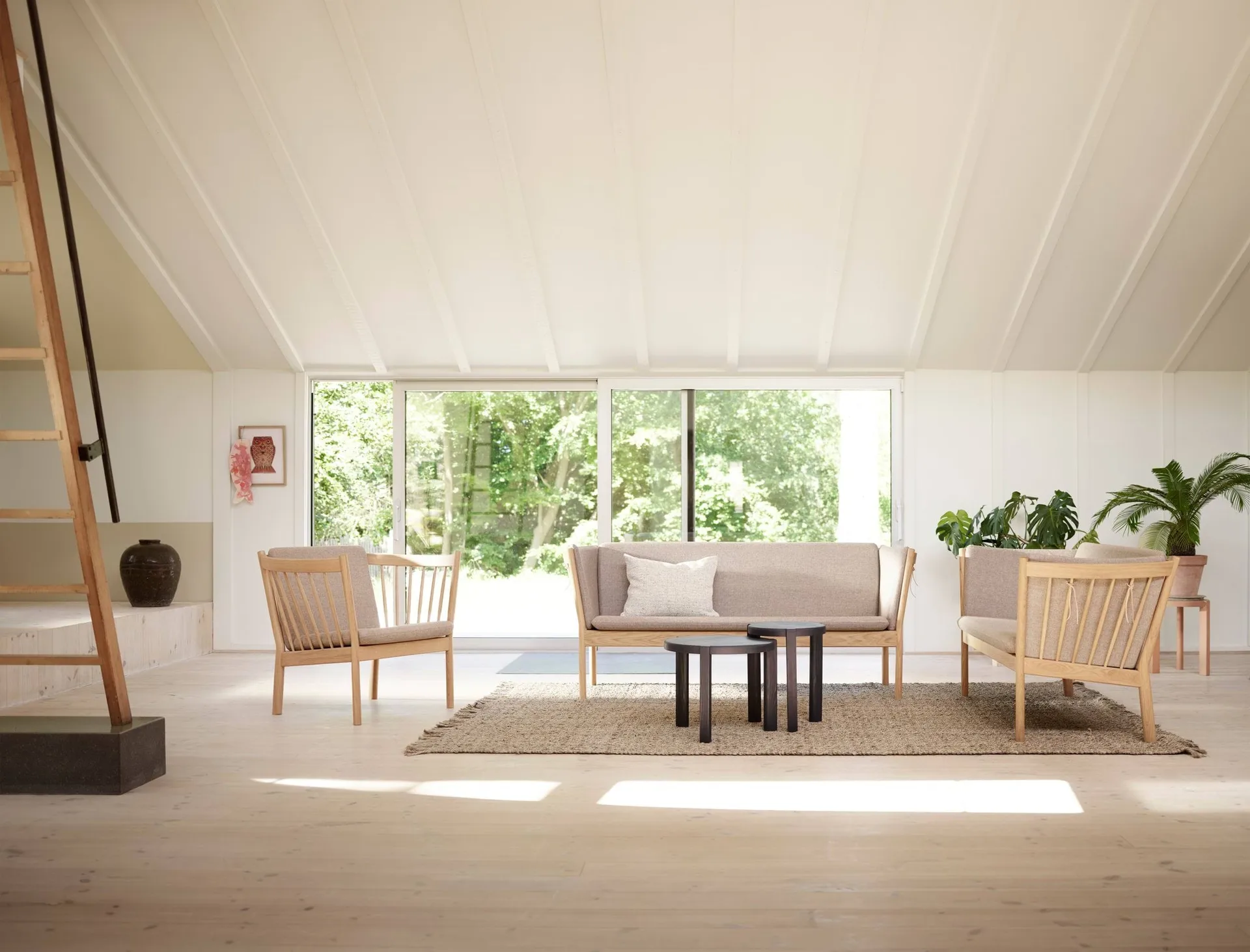 J149 Sofa, Stoff rot lackierte Eiche, 3-Sitzer FDB Møbler