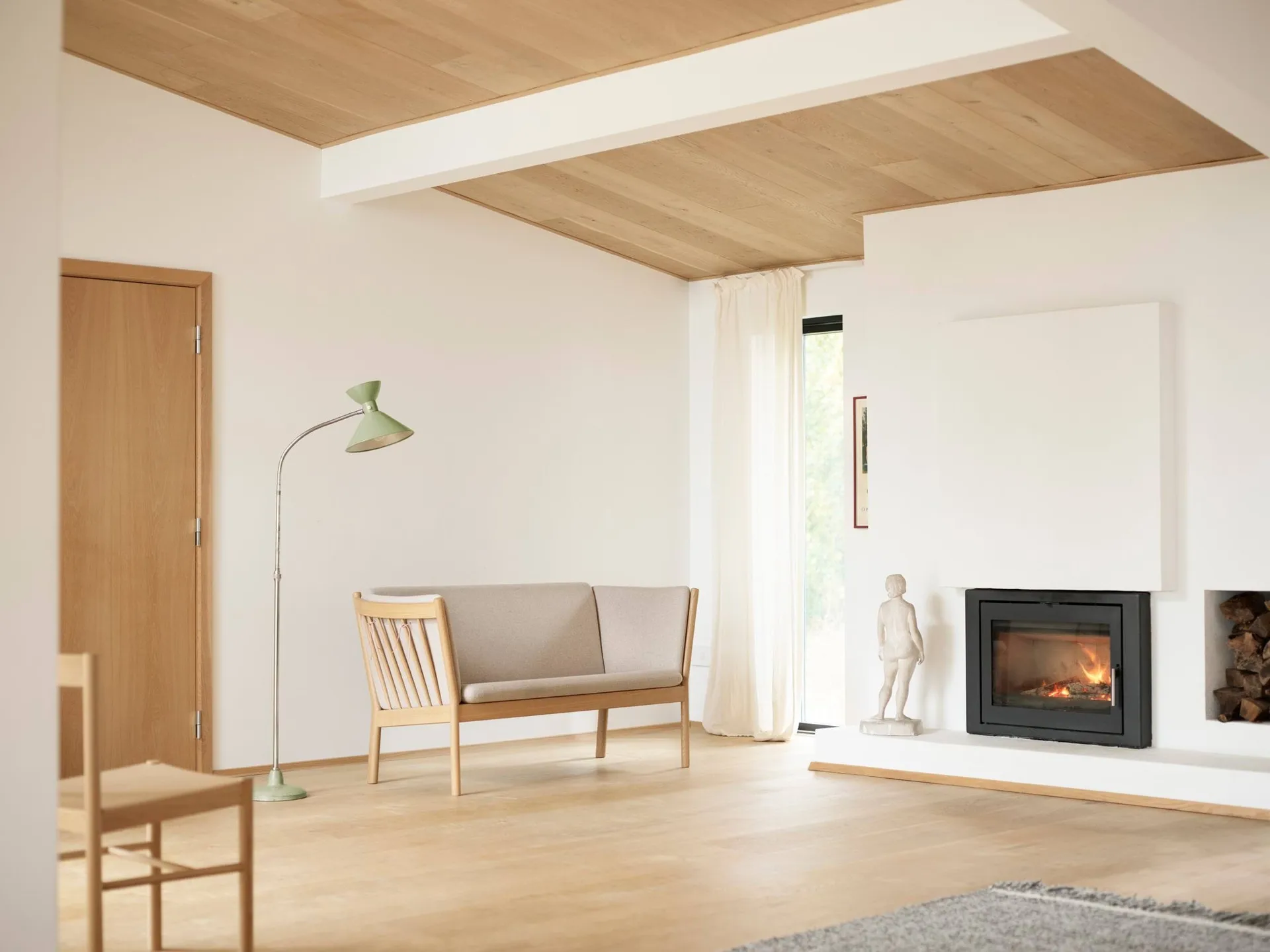 J149 Sofa, Stoff rot lackierte Eiche, 3-Sitzer FDB Møbler