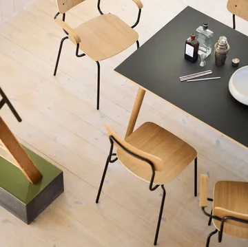 J182 Holmen Stuhl 4-teilig - Oak Furnier-black legs - FDB Møbler