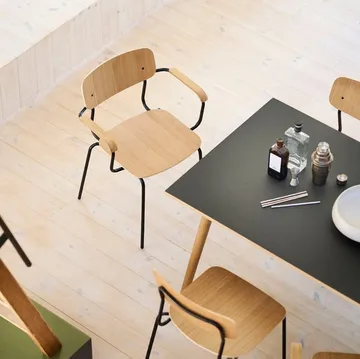 J183 Holmen Armlehnstuhl 4-teilig - Oak Furnier-black legs - FDB Møbler