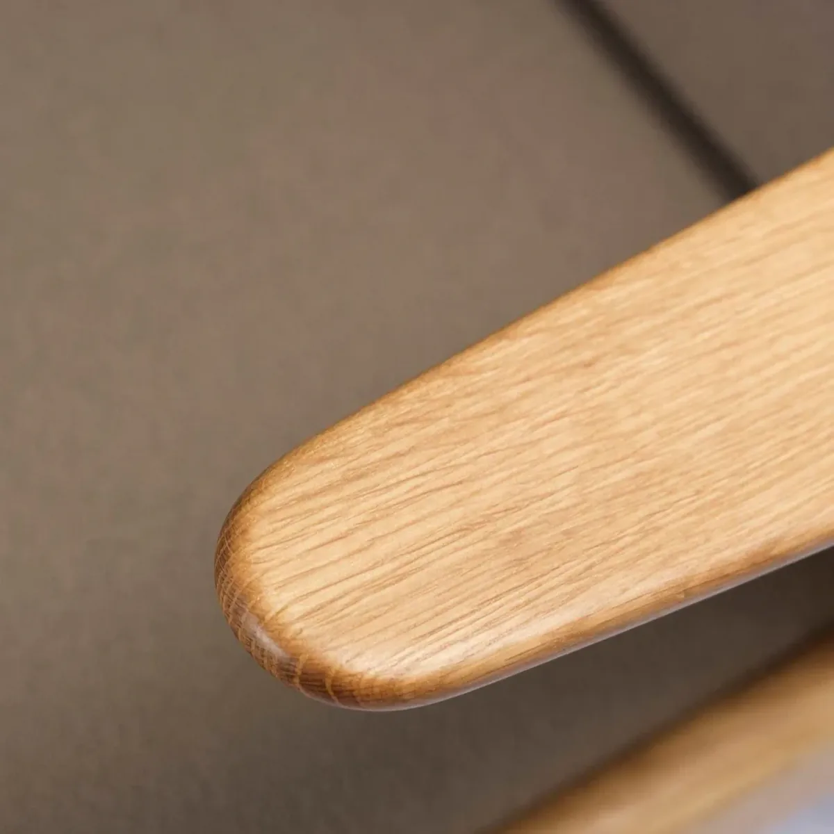 J53 Sessel, Oiled oak-taupe FDB Møbler