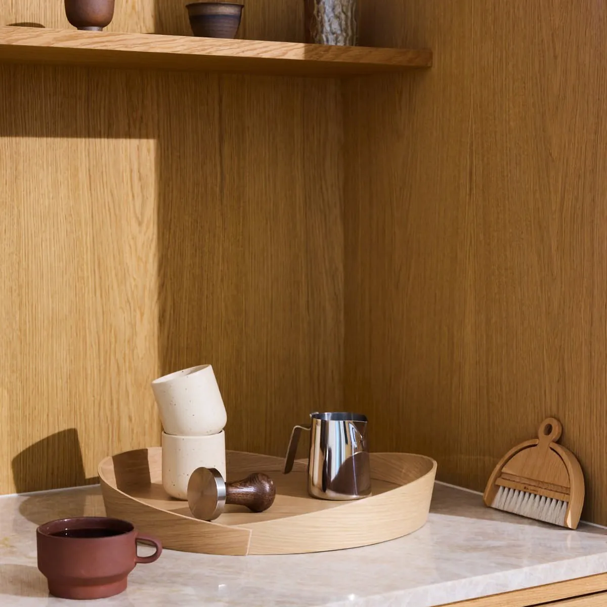 V43 Top Tablett Ø38 cm, Lacquered oak FDB Møbler