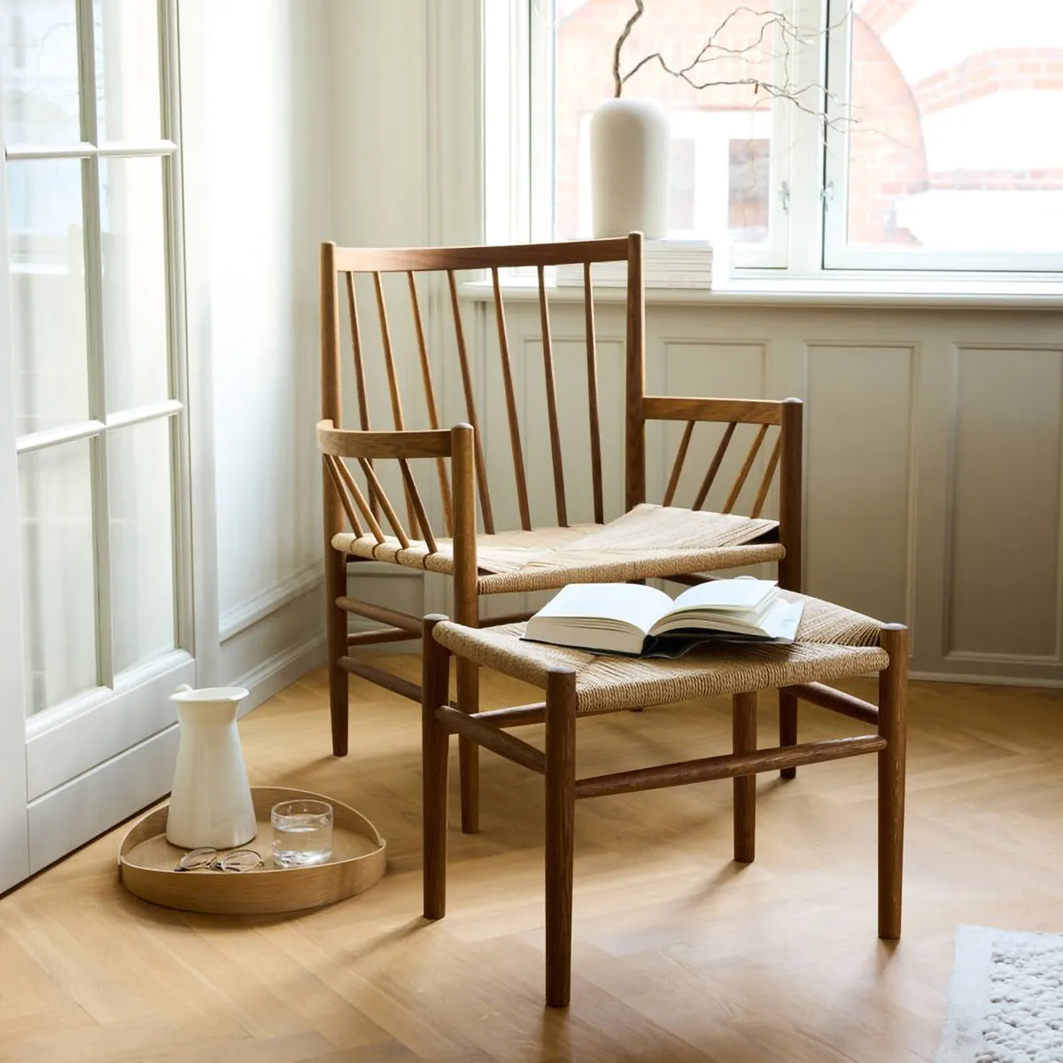 V43 Top Tablett Ø38 cm, Lacquered oak FDB Møbler