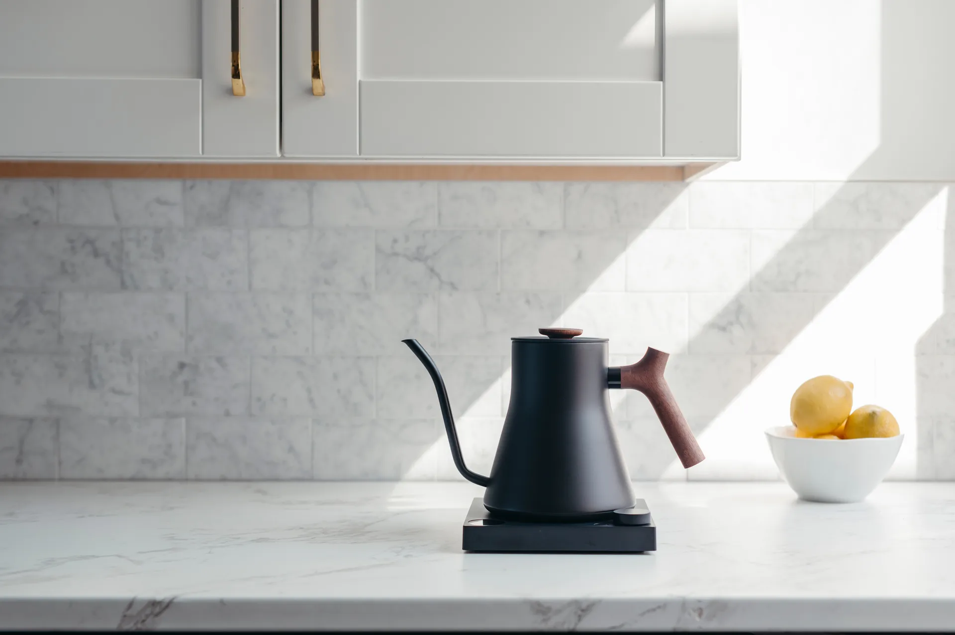 Stagg EKG Pro elektrischer Wasserkocher 0,9 L, Matte black-walnut Fellow