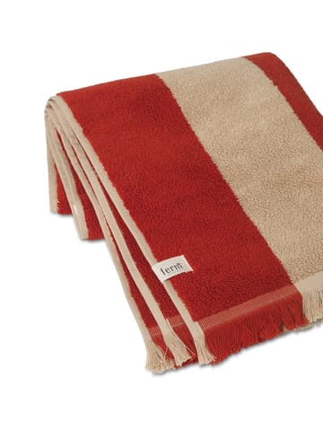 Alee Handtuch 50 x 100cm - Light camel-red - Ferm Living