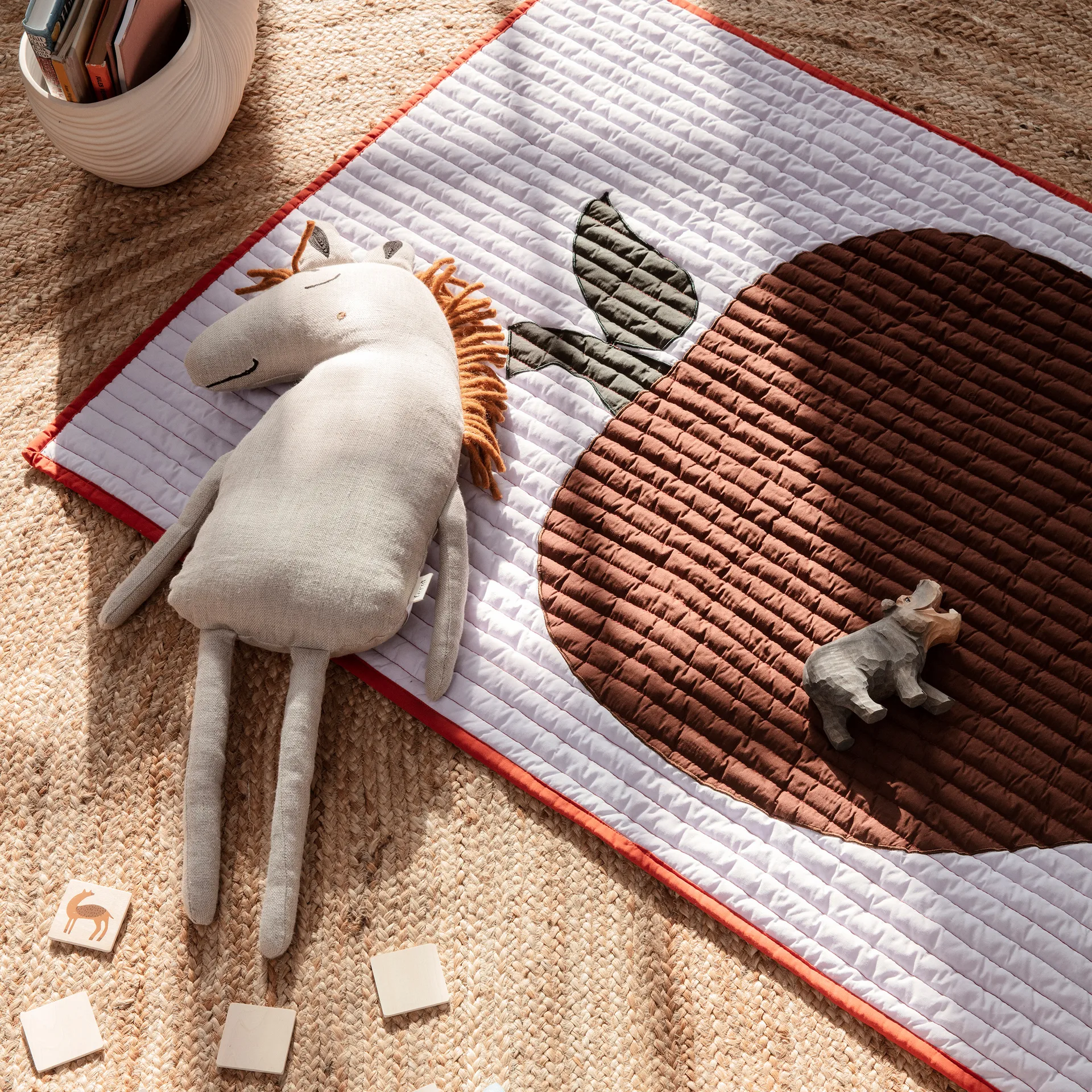 Apple Decke 80 x 110cm, Lila-rot Ferm Living