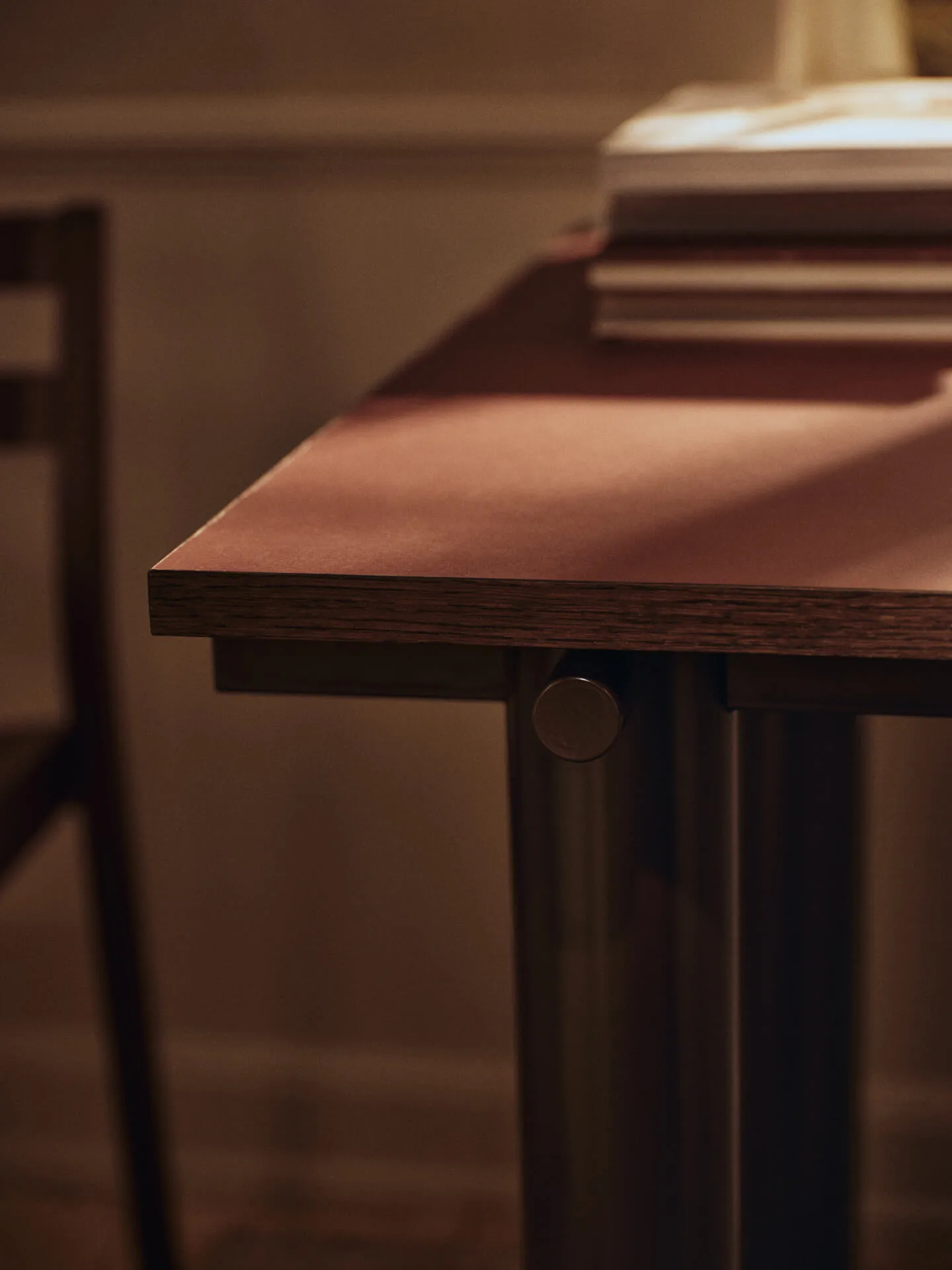 Atura Esstisch, Dark chocolate-burgundy, 90x200 cm Ferm Living