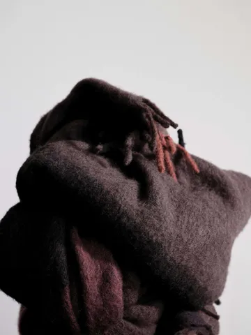 Blur Mohair-Decke - Dark chocolate-Oxidrot, 130x170 cm - Ferm Living