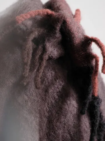Blur Mohair-Decke - Dark chocolate-Oxidrot, 130x170 cm - Ferm Living
