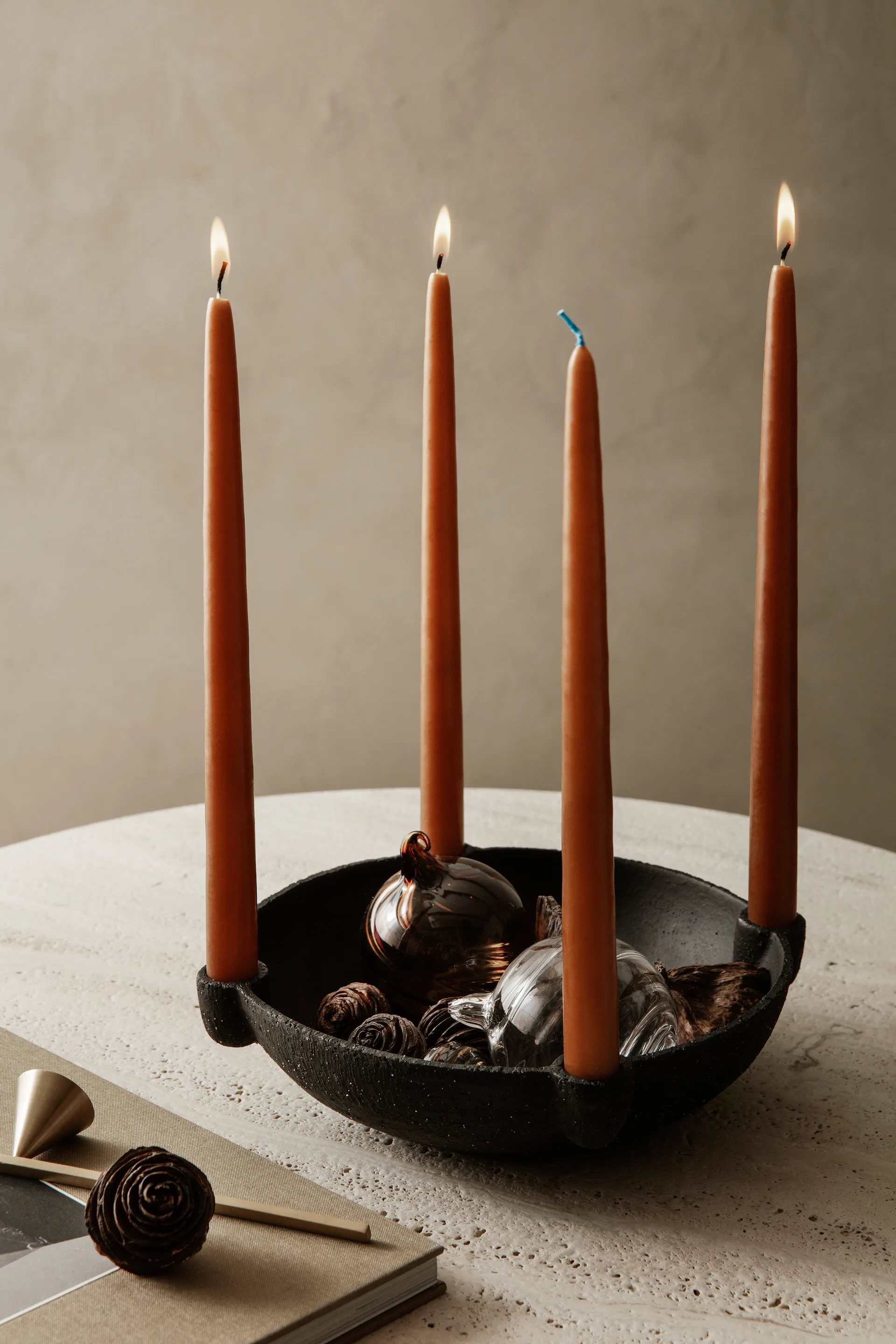 Bowl Adventskerzenhalter Keramik large Ø27cm, Dunkelgrau Ferm Living
