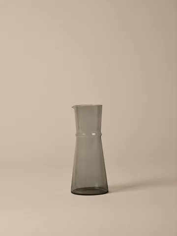 Boya Karaffe - Smoked grey, 1,35 l - Ferm Living