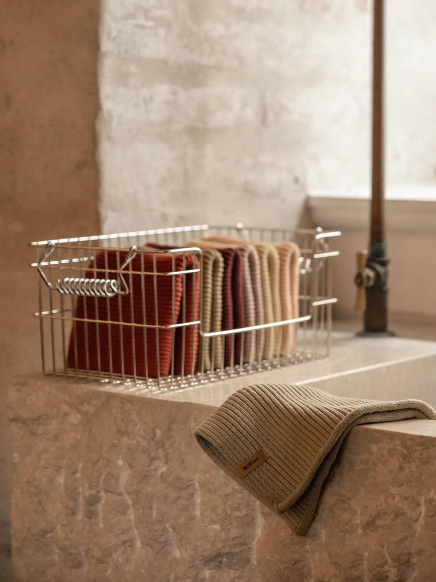 Cala Korb stapelbar 2er Pack, Edelstahl, 28,7x18x13 cm Ferm Living