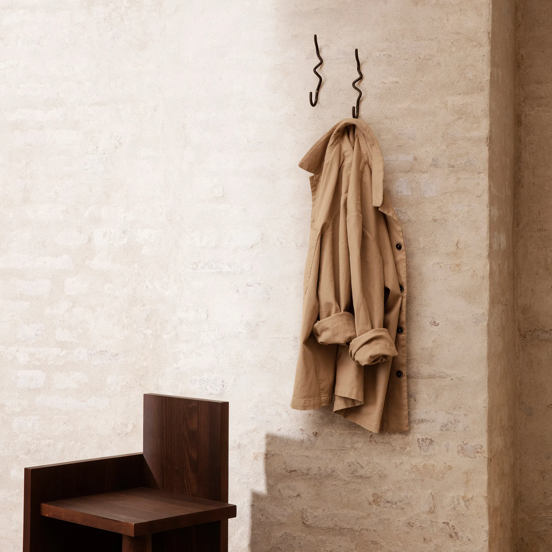 Curvature Haken einfach, Schwarz Messing Ferm Living