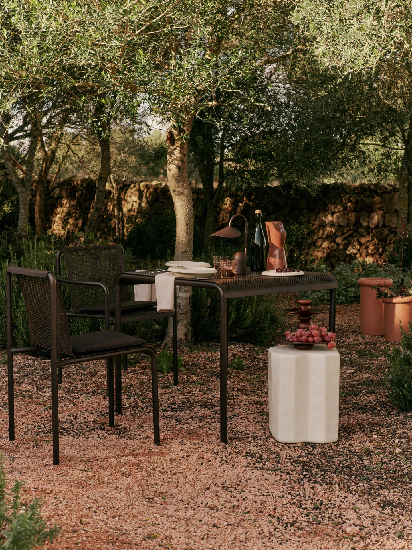 Dapple Stuhl mit Armlehnen, Dark Chocolate Ferm Living