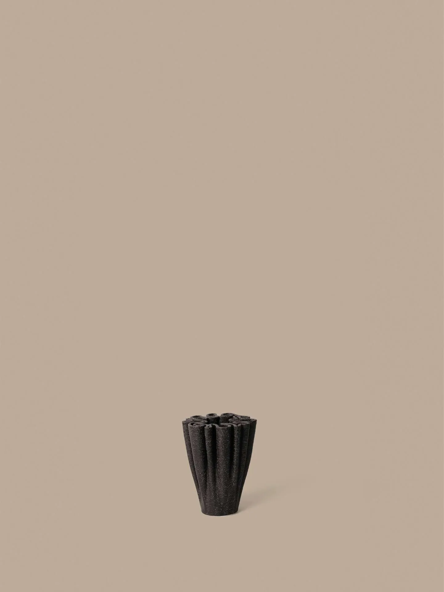 Dedali Vase 11 cm, Dunkelbraun Ferm Living