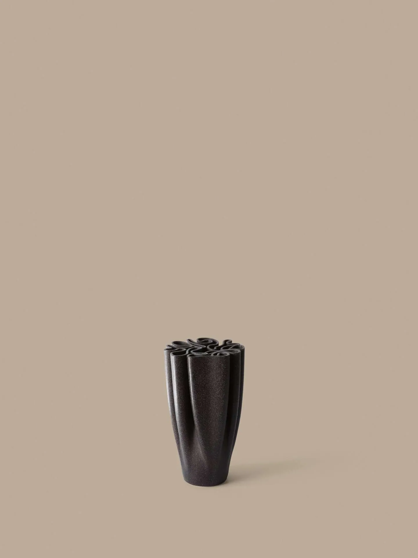 Dedali Vase 25cm, Dunkelbraun Ferm Living