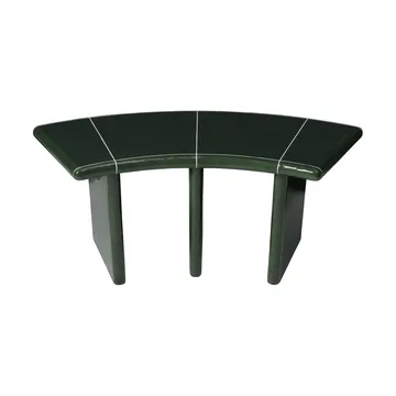 Deya curved Sitzbank - Dunkelgrün, 110x40x45,5 cm - Ferm Living